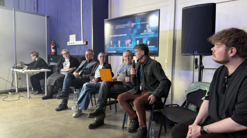 Сергей Струсовский, заведующий кафедрой анимации МГИК, выступает на круглом столе о кинообразовании на киностудии Амедиа