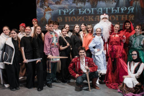 Детскую театрализованную новогоднюю программу для семей военнослужащих провели студенты МГИК