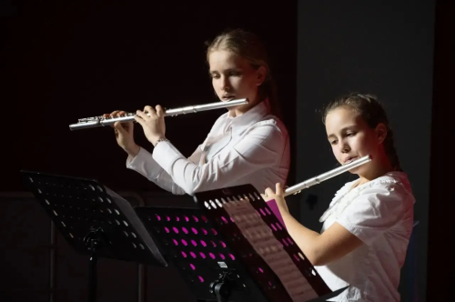 Дети на занятии в Детской школе искусств МГИК