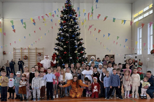 Студенты МГИК провели театрализованную новогоднюю программу «Новогодняя тайна Деда Мороза»