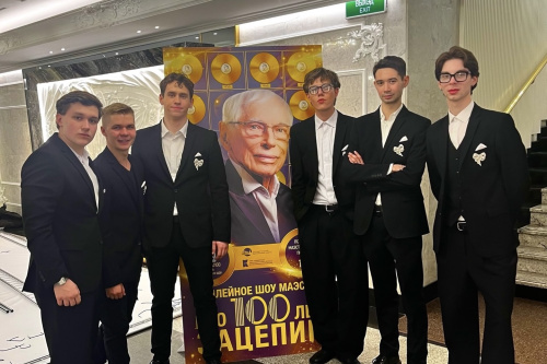 Студенты МГИК работают на концерте Александра Зацепина в Кремле Студенты МГИК на юбилейном концерте Александра Зацепина в Государственном Кремлевском дворце