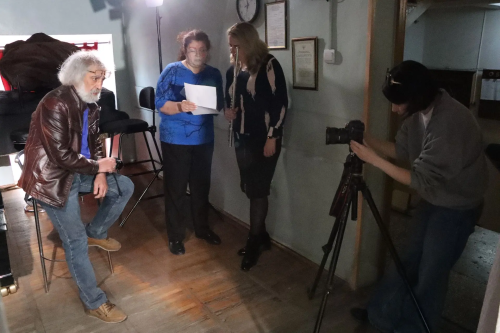 Доцент МГИК Михаил Каламкаров и студенты снимают фотопортреты деятелей культуры Донбасса для выставки в Совете Федерации