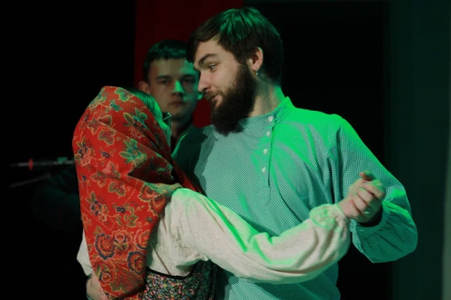 Выступление студенческих ансамблей на вечере памяти Вячеслава Щурова в Красном зале МГИК