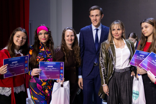 Награждение победителей брейн-ринга в Красном зале МГИК