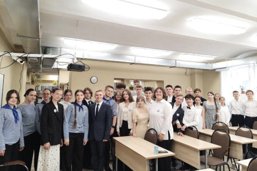 Студент театрально-режиссерского факультета провел профориентационную беседу с учащимися Псковского технического лицея